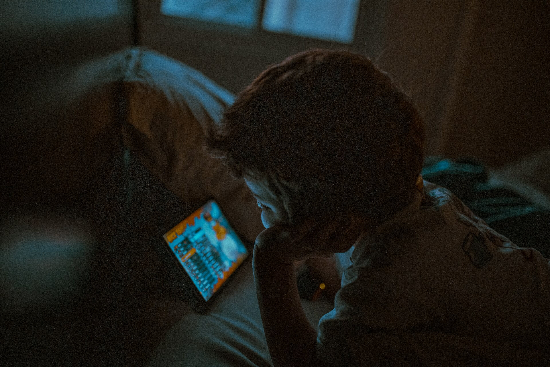 Proč nepoužívat telefon před spaním